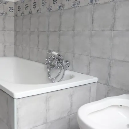 Alojamento de Acomodação e Pequeno-almoço Trevi Grand Blu